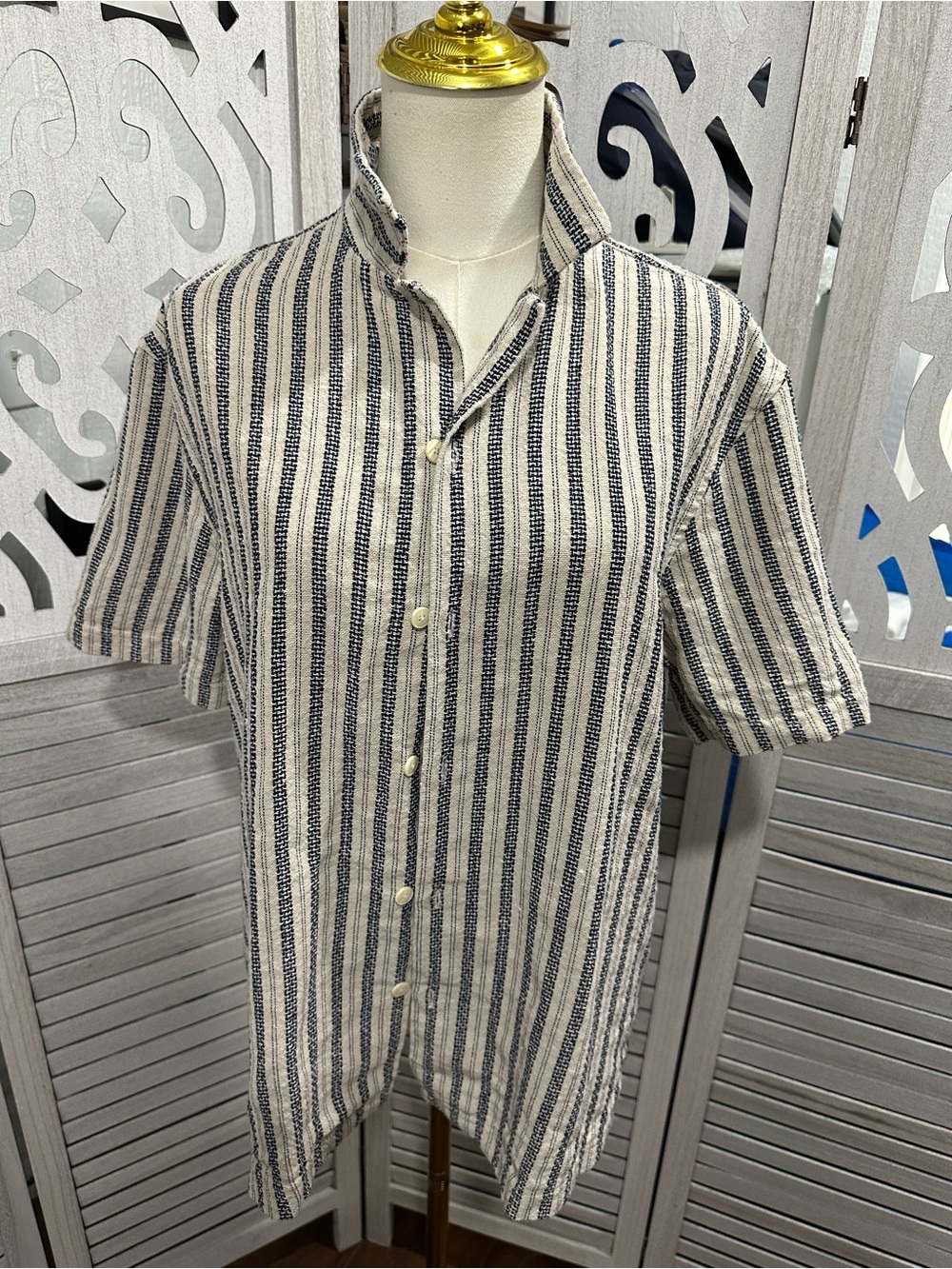 Zara Men’s textured Short-Sleeve Vertical Stripe Button-Down - Navy & Cream